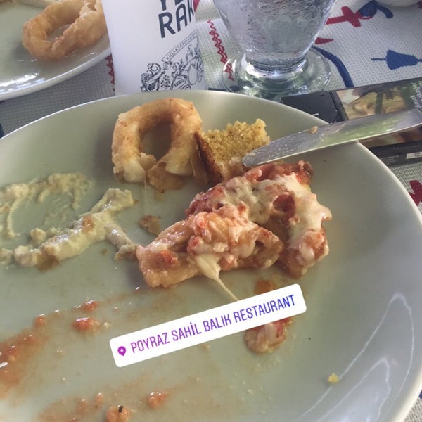 Das Foto wurde bei Poyrazköy Sahil Balık Restaurant von Başak S. am 6/27/2017 aufgenommen