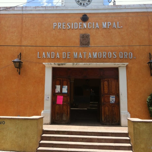Photo taken at Presidencia Municipal Landa de Matamoros by Roberto A. on 7/19/2013