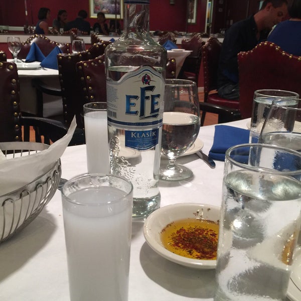 Foto diambil di Istanbul Blue Restaurant oleh Mert A. pada 7/30/2016
