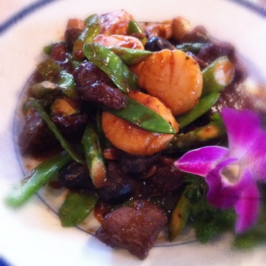 Снимок сделан в Cheng&#39;s Oriental Restaurant пользователем Benny L. 11/23/2012