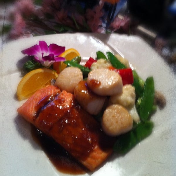 Photo prise au Cheng&#39;s Oriental Restaurant par Benny L. le12/21/2012