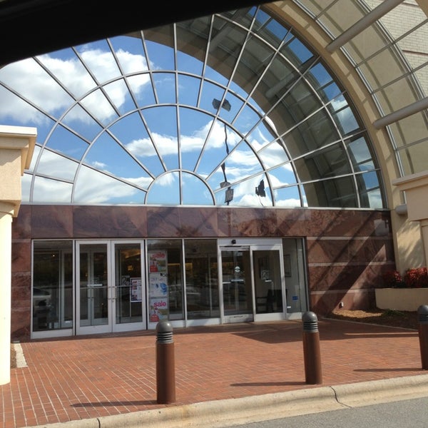 3/27/2013 tarihinde Heather E.ziyaretçi tarafından Oak Hollow Mall'de çekilen fotoğraf
