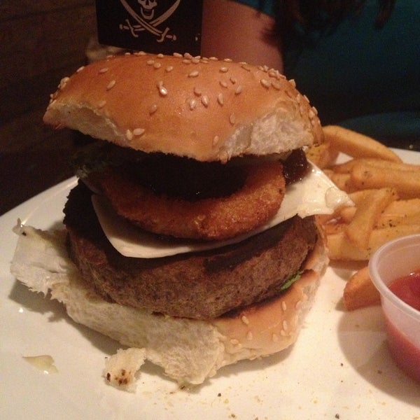 4/27/2013 tarihinde Zontaziyaretçi tarafından Jolly Roger Pub'de çekilen fotoğraf