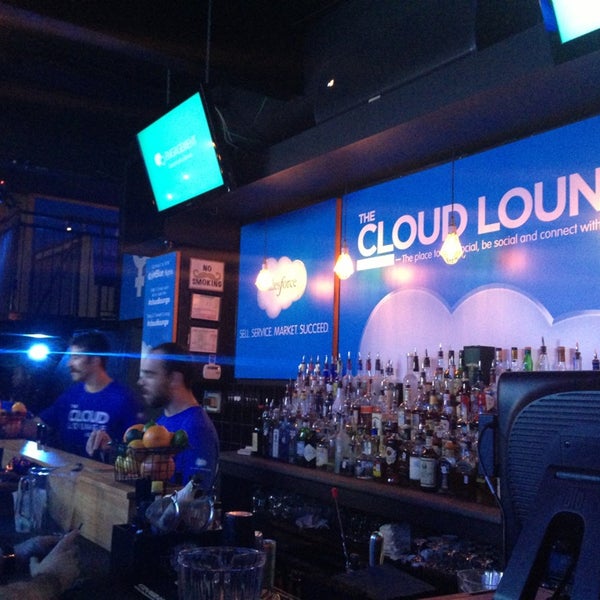 Foto tirada no(a) The Cloud Lounge (salesforce.com) por inuro k. em 3/10/2013