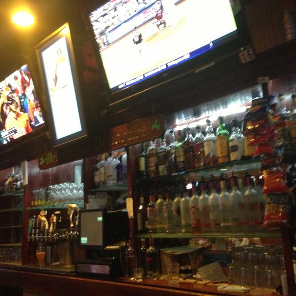 Foto scattata a Donohue&#39;s Bar and Grill da Ryan S. il 5/11/2013