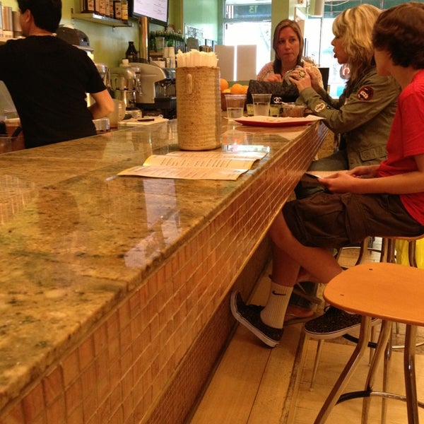5/24/2013 tarihinde Mary D.ziyaretçi tarafından Zia&#39;s Cafe'de çekilen fotoğraf