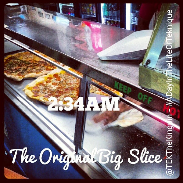 Foto diambil di Big Slice Pizza oleh AL M. pada 6/27/2013