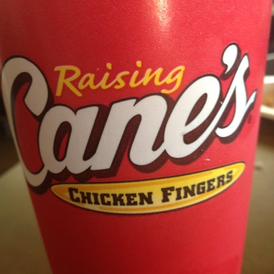 Снимок сделан в Raising Cane&#39;s Chicken Fingers пользователем Chris W. 10/26/2012
