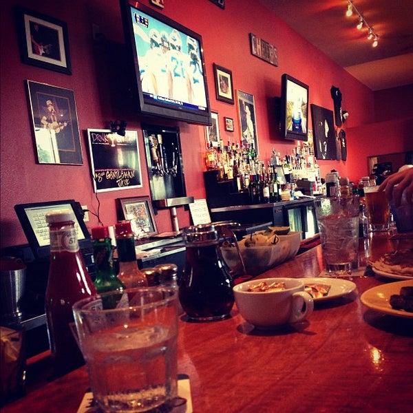 12/2/2012 tarihinde Andrea P.ziyaretçi tarafından Charley&#39;s Restaurant &amp; Saloon'de çekilen fotoğraf