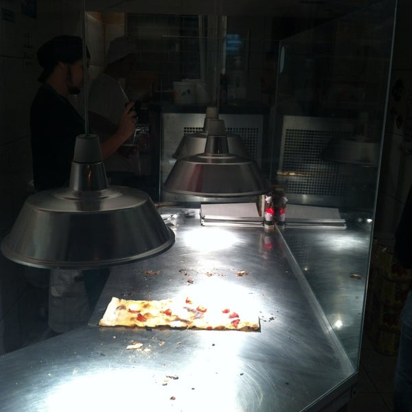 รูปภาพถ่ายที่ Pizza โดย Gaby S. เมื่อ 4/5/2013