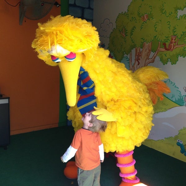 รูปภาพถ่ายที่ Sesame Street Forest of Fun โดย Michelle N. เมื่อ 4/1/2013