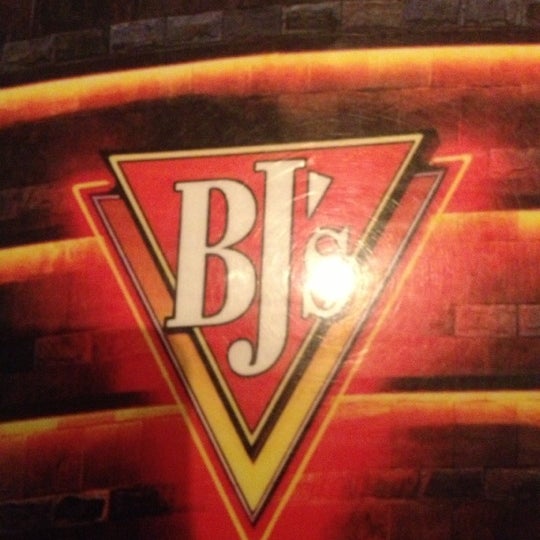 Foto tomada en BJ&#39;s Restaurant &amp; Brewhouse  por Kyle H. el 12/6/2012