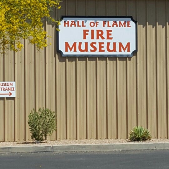 3/30/2016에 Brian H.님이 Hall of Flame Fire Museum and the National Firefighting Hall of Heroes에서 찍은 사진