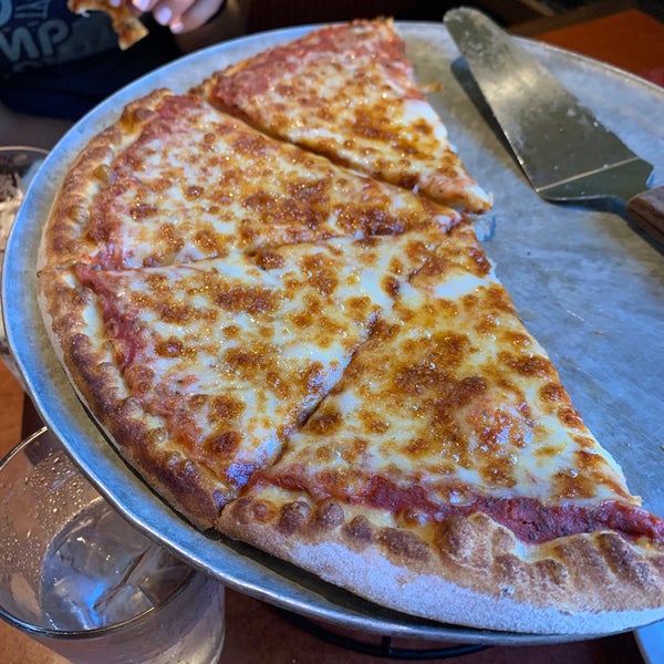 9/6/2021 tarihinde PorkChopFan I.ziyaretçi tarafından Pizza Lucé'de çekilen fotoğraf