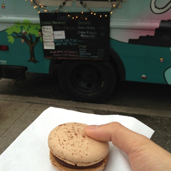 รูปภาพถ่ายที่ Sugar Philly Dessert Truck โดย Martin N. เมื่อ 1/9/2013