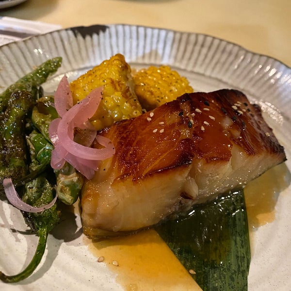Foto scattata a Dragonfly Robata Grill &amp; Sushi da Mark C. il 11/10/2020