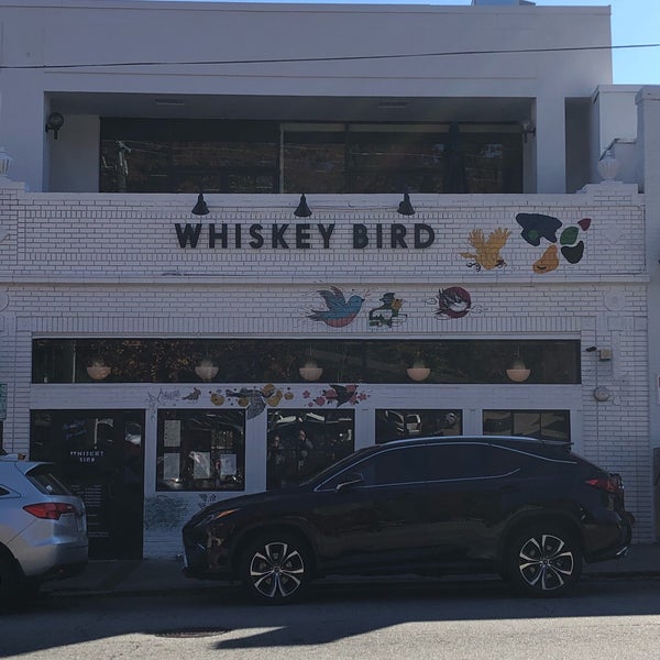 รูปภาพถ่ายที่ Whiskey Bird โดย Mark C. เมื่อ 11/24/2019
