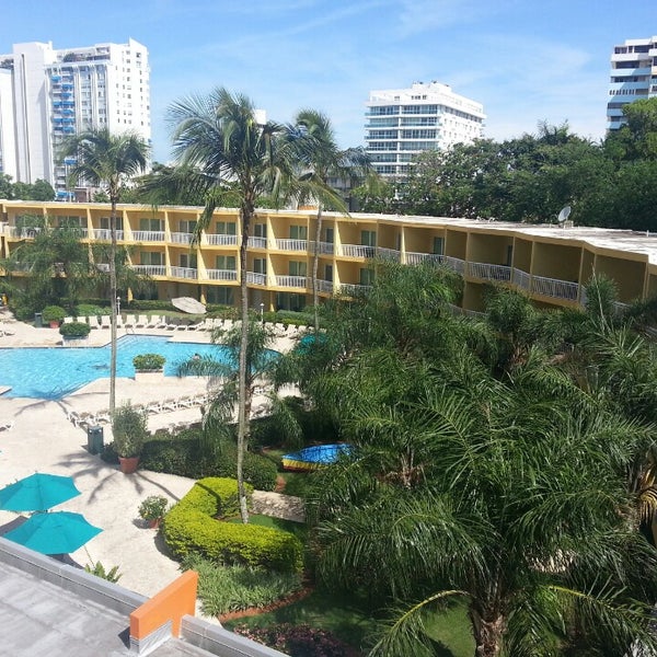 Foto diambil di Verdanza Hotel, a member of Summit Hotels &amp; Resorts oleh Rivera R. pada 10/9/2013