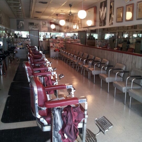 Capone's Barber Shop & Shave Lounge Hair Salon in Houston