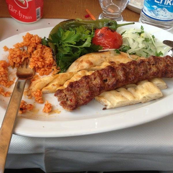 Photo taken at Devran Villa Kebap by Ozan on 3/19/2013