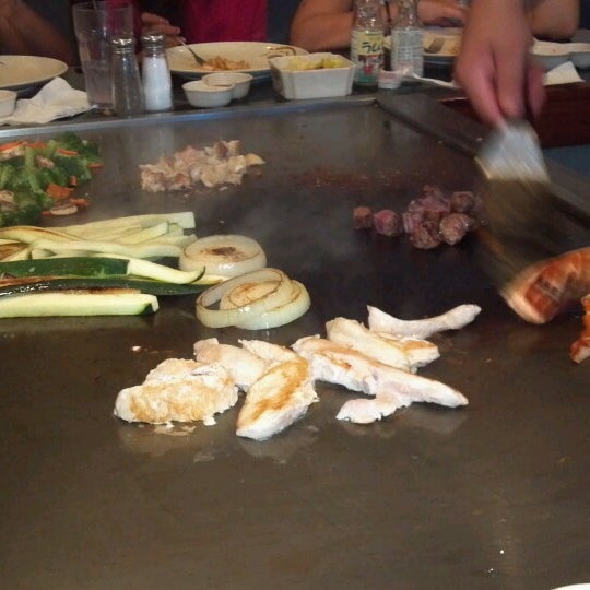 6/16/2013 tarihinde Gerardo P.ziyaretçi tarafından Atami Steak &amp; Sushi'de çekilen fotoğraf