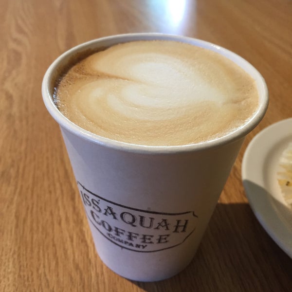 10/2/2016 tarihinde Holly V.ziyaretçi tarafından Issaquah Coffee Company'de çekilen fotoğraf