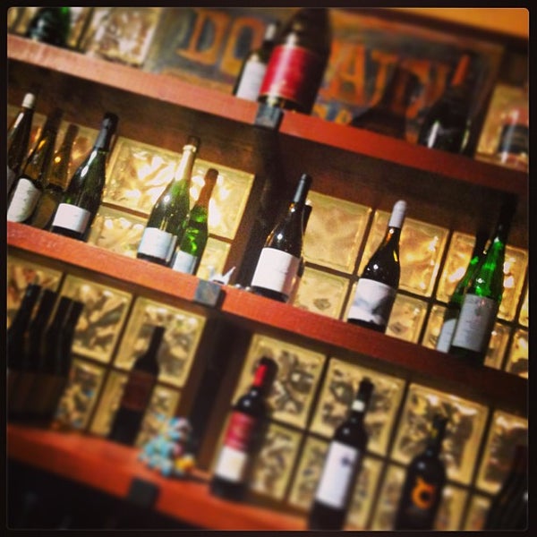8/28/2013 tarihinde Gregory D.ziyaretçi tarafından Yield Wine Bar'de çekilen fotoğraf