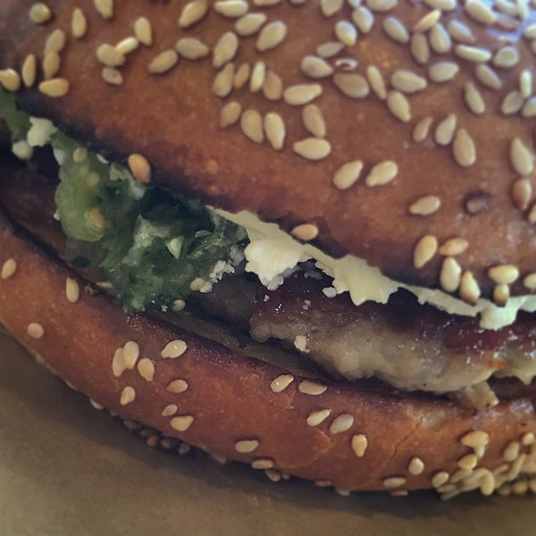 Das Foto wurde bei Big Chef Tom’s Belly Burgers von Gregory D. am 3/8/2015 aufgenommen