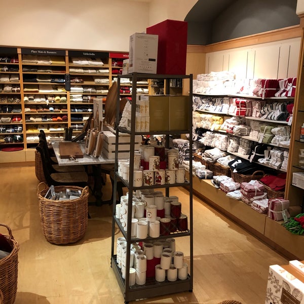 WilliamsSonoma Kitchen Supply Store in Ala Moana Kakaako