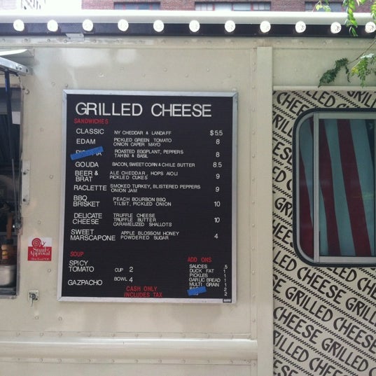Photo taken at Morris Grilled Cheese Truck by April O. on 9/4/2012