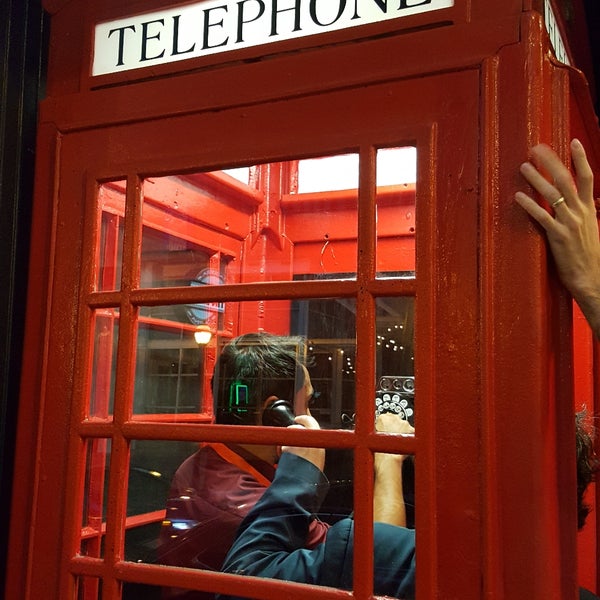 Foto tirada no(a) Red Phone Booth por Landon E. em 8/11/2017