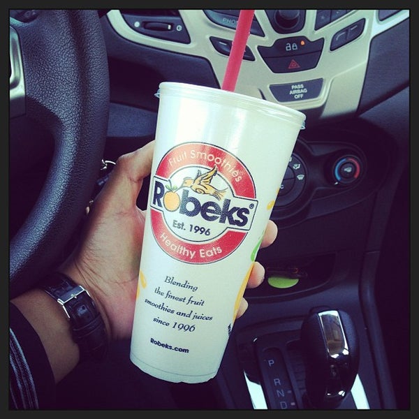 Photo taken at Robeks Fresh Juices &amp; Smoothies by Michelangelo R. on 7/24/2013