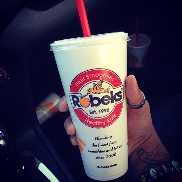 Photo taken at Robeks Fresh Juices &amp; Smoothies by Michelangelo R. on 10/11/2013