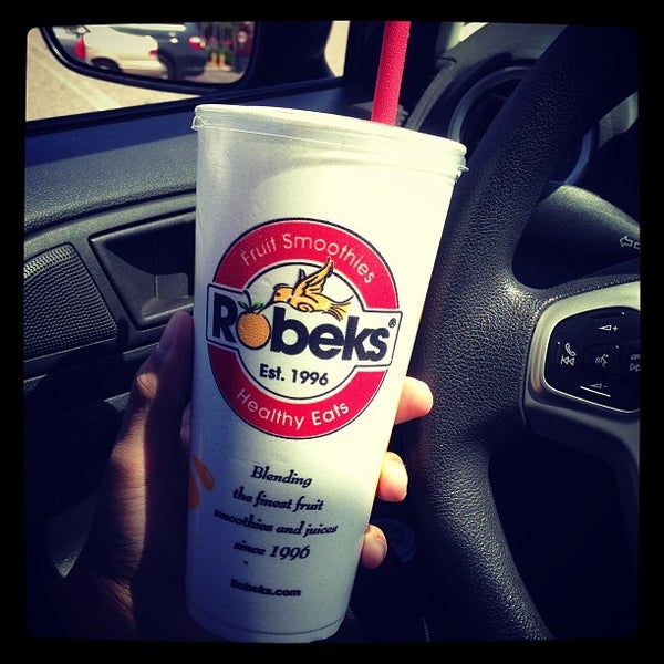 Photo taken at Robeks Fresh Juices &amp; Smoothies by Michelangelo R. on 7/31/2013