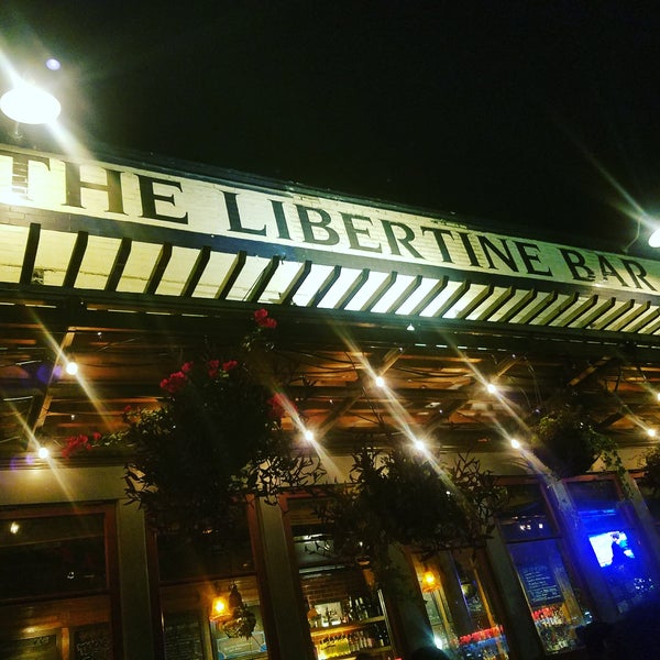 รูปภาพถ่ายที่ Libertine Bar โดย William R. เมื่อ 8/26/2017