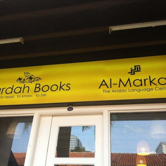 Foto tirada no(a) Wardah Books por JJay043 em 10/27/2012