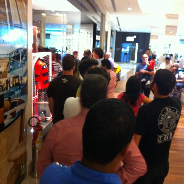 adidas park shopping fechou