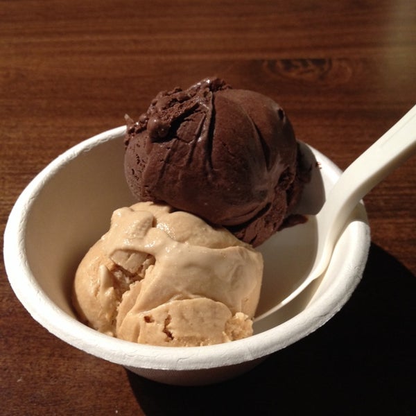 Снимок сделан в Jeni&#39;s Splendid Ice Creams пользователем Nicole 8/8/2014