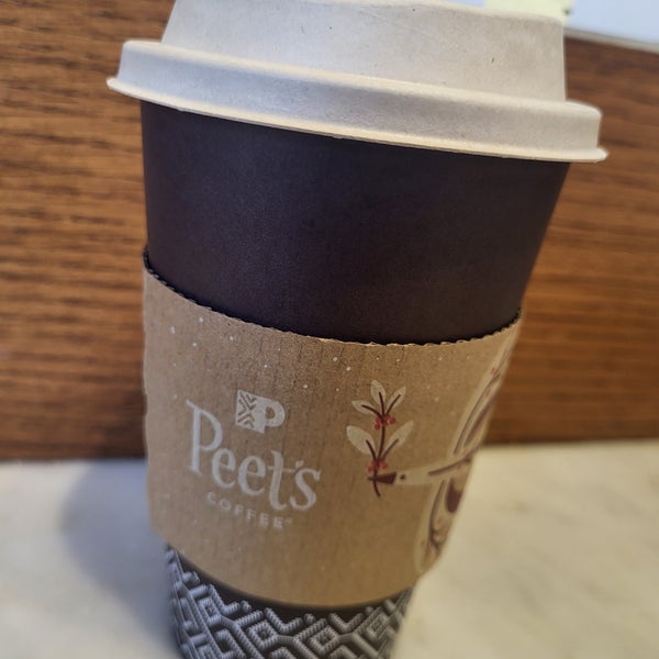 Photo taken at Peet&#39;s Coffee &amp; Tea by Jonathan Hernan C. on 12/24/2023