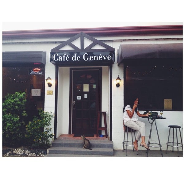 Das Foto wurde bei Cafe de Geneve von m0mmey am 2/13/2015 aufgenommen