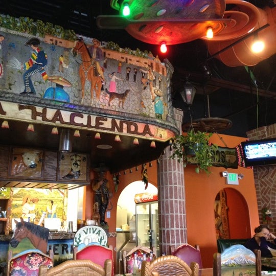 รูปภาพถ่ายที่ Hacienda Mexican Grill โดย Toxey M. เมื่อ 12/7/2012