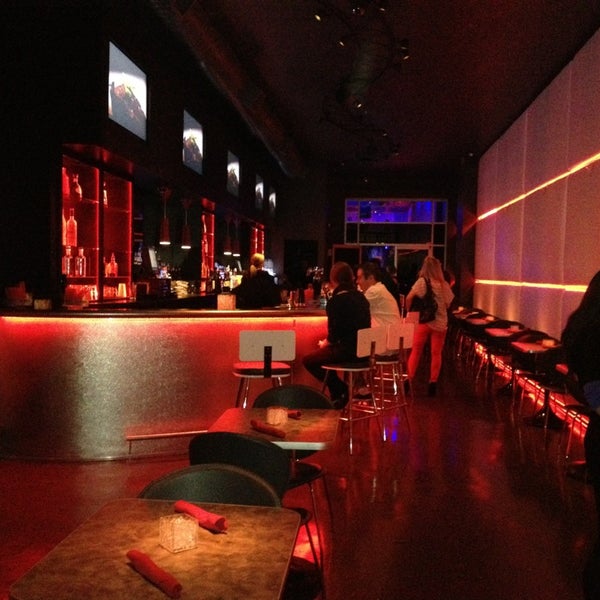 Foto tirada no(a) Fire and Ice Restaurant, Bar, &amp; Lounge por Dave W. em 2/22/2013