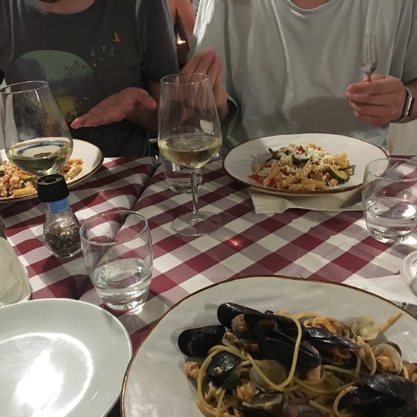 Photos At Le Chat Noir Via 25 Novembre