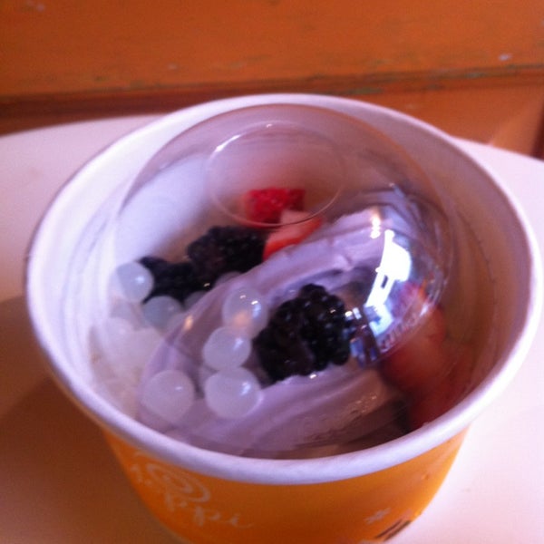Photo taken at Yoppi Frozen Yogurt by Jen W. on 3/3/2013