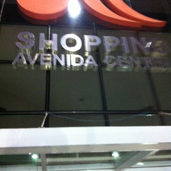 Photo taken at Shopping Avenida Center by Marlos G. on 3/7/2013