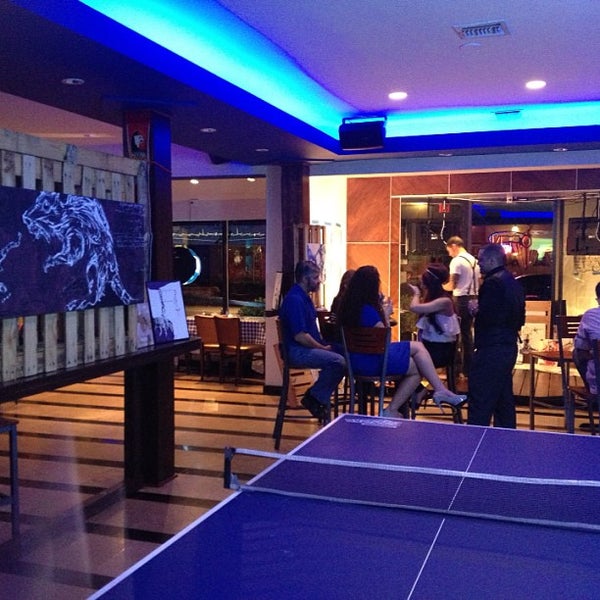2/23/2013 tarihinde Doggis G.ziyaretçi tarafından Doggis Sports Bar &amp; Grill'de çekilen fotoğraf