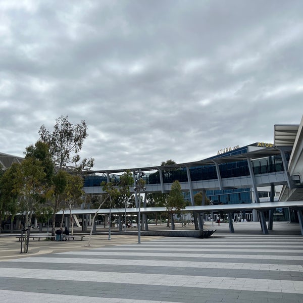 Foto tirada no(a) Adelaide Airport (ADL) por Joey S. em 11/19/2022