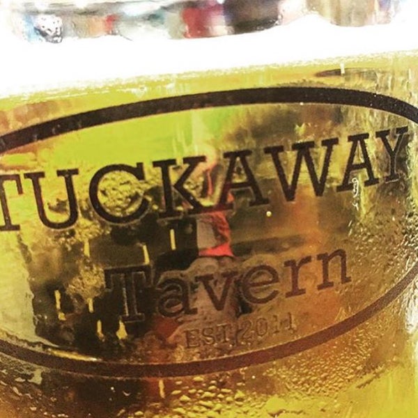 Foto tirada no(a) Tuckaway Tavern and Butchery por Shari T. em 7/13/2016