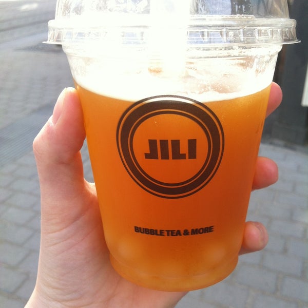 Foto tirada no(a) Jili Bubble Tea, Coffee &amp; More por Katrien M. em 4/24/2013