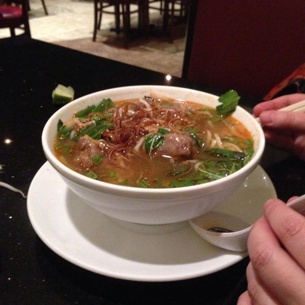 12/15/2013 tarihinde Steve A.ziyaretçi tarafından Pho Hoa Restaurant'de çekilen fotoğraf